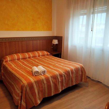 Hotel Kristall Сан-Дона-ді-П'яве Екстер'єр фото