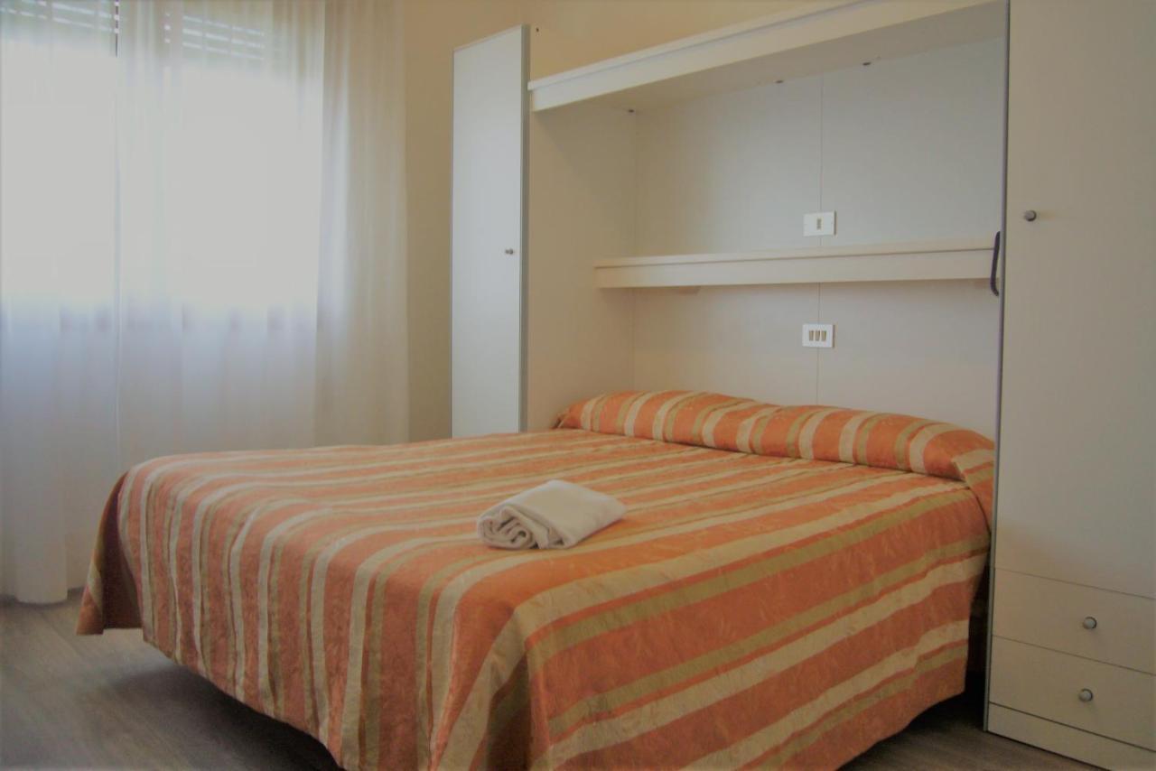 Hotel Kristall Сан-Дона-ді-П'яве Екстер'єр фото