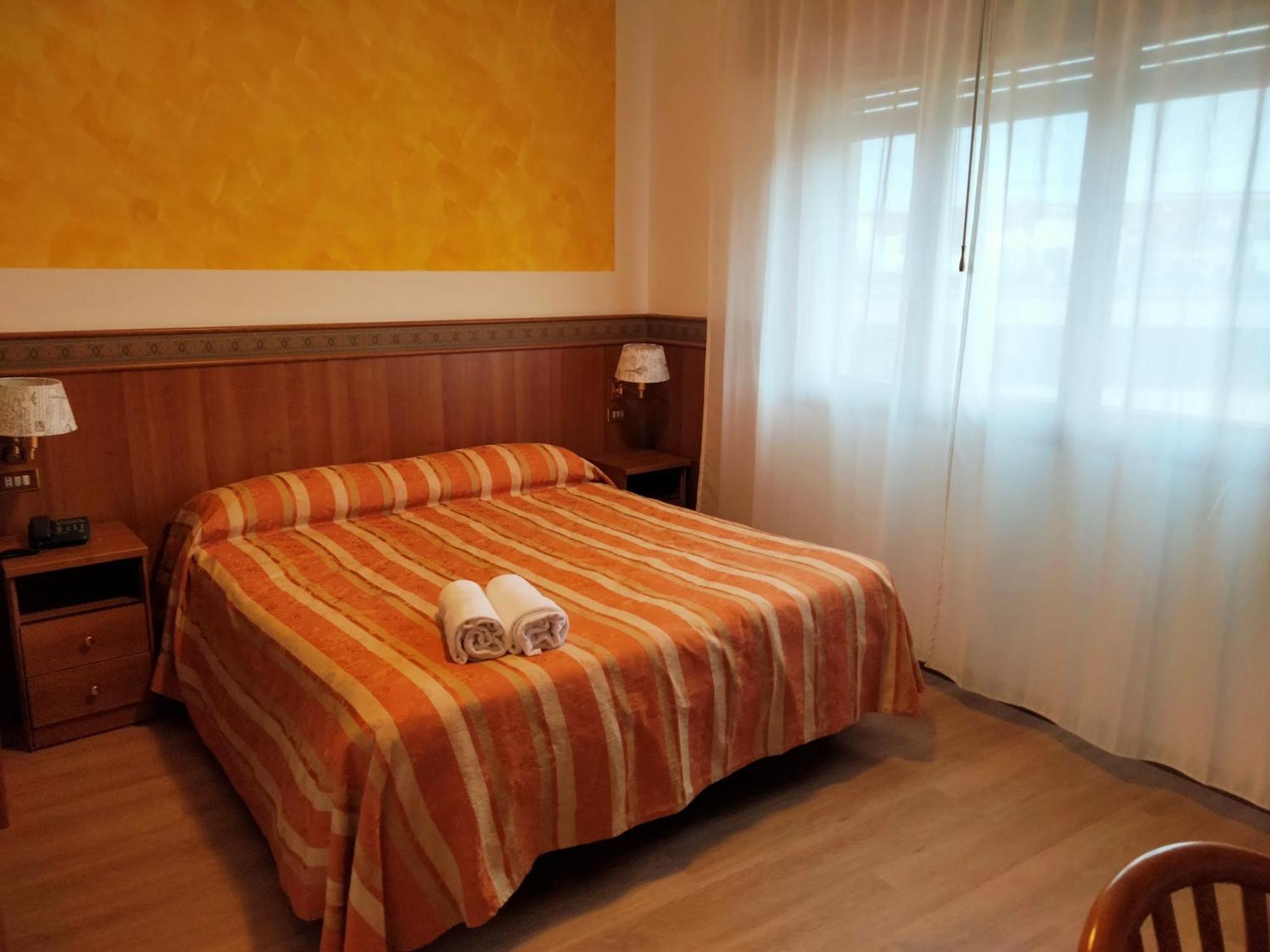 Hotel Kristall Сан-Дона-ді-П'яве Екстер'єр фото