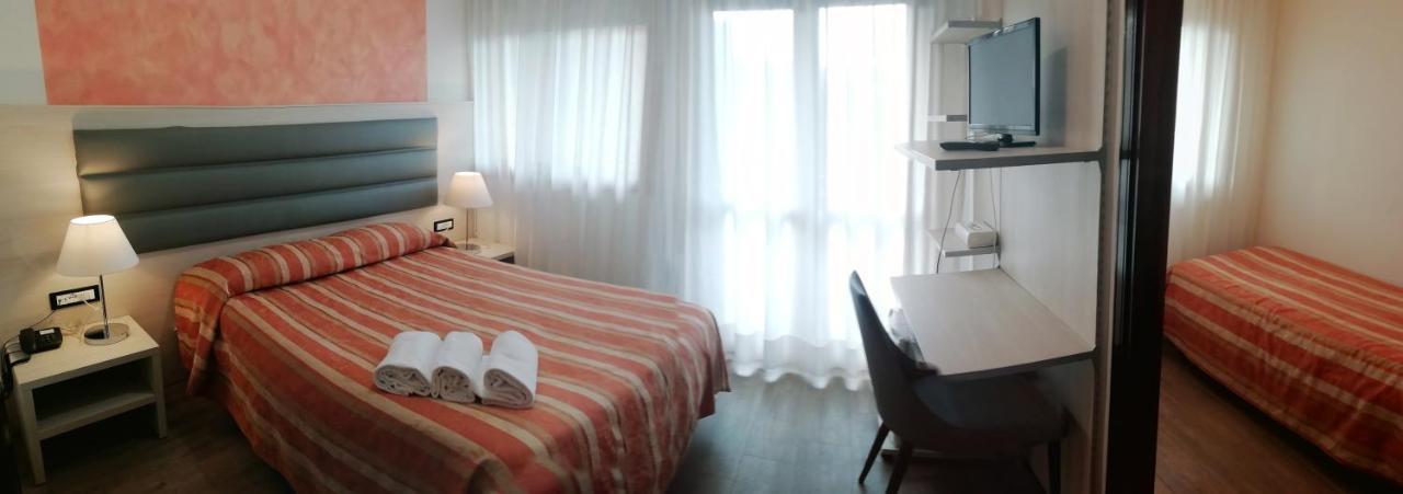 Hotel Kristall Сан-Дона-ді-П'яве Екстер'єр фото
