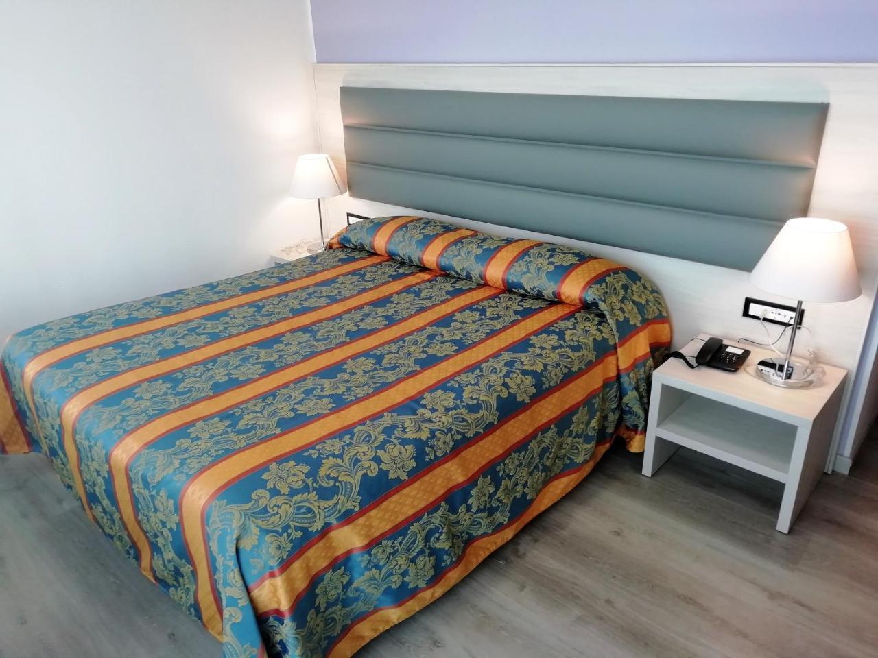 Hotel Kristall Сан-Дона-ді-П'яве Екстер'єр фото