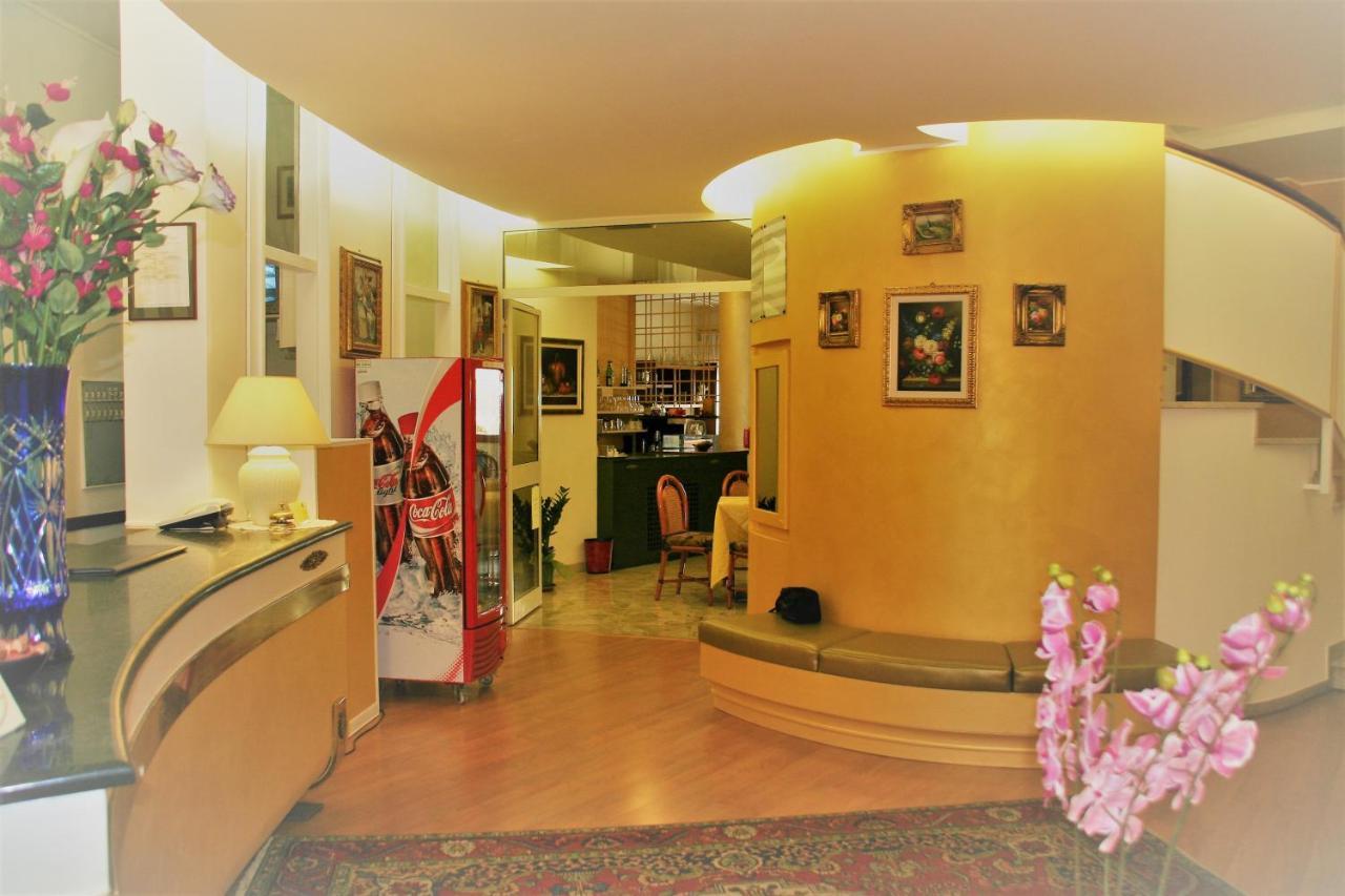 Hotel Kristall Сан-Дона-ді-П'яве Екстер'єр фото