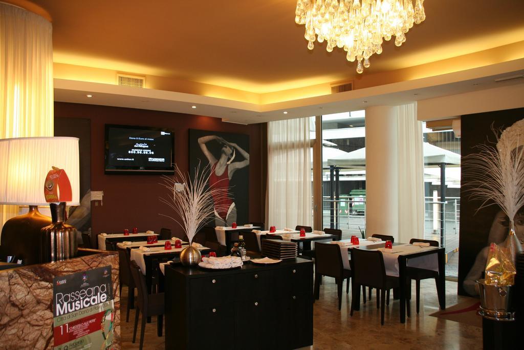 Hotel Kristall Сан-Дона-ді-П'яве Екстер'єр фото