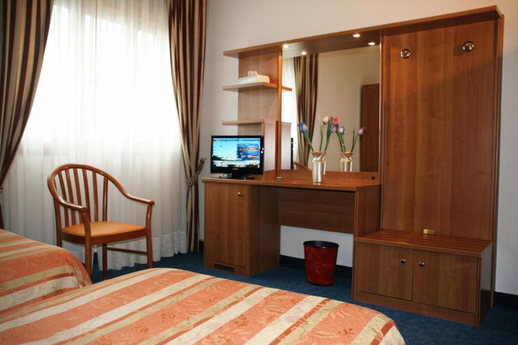 Hotel Kristall Сан-Дона-ді-П'яве Номер фото